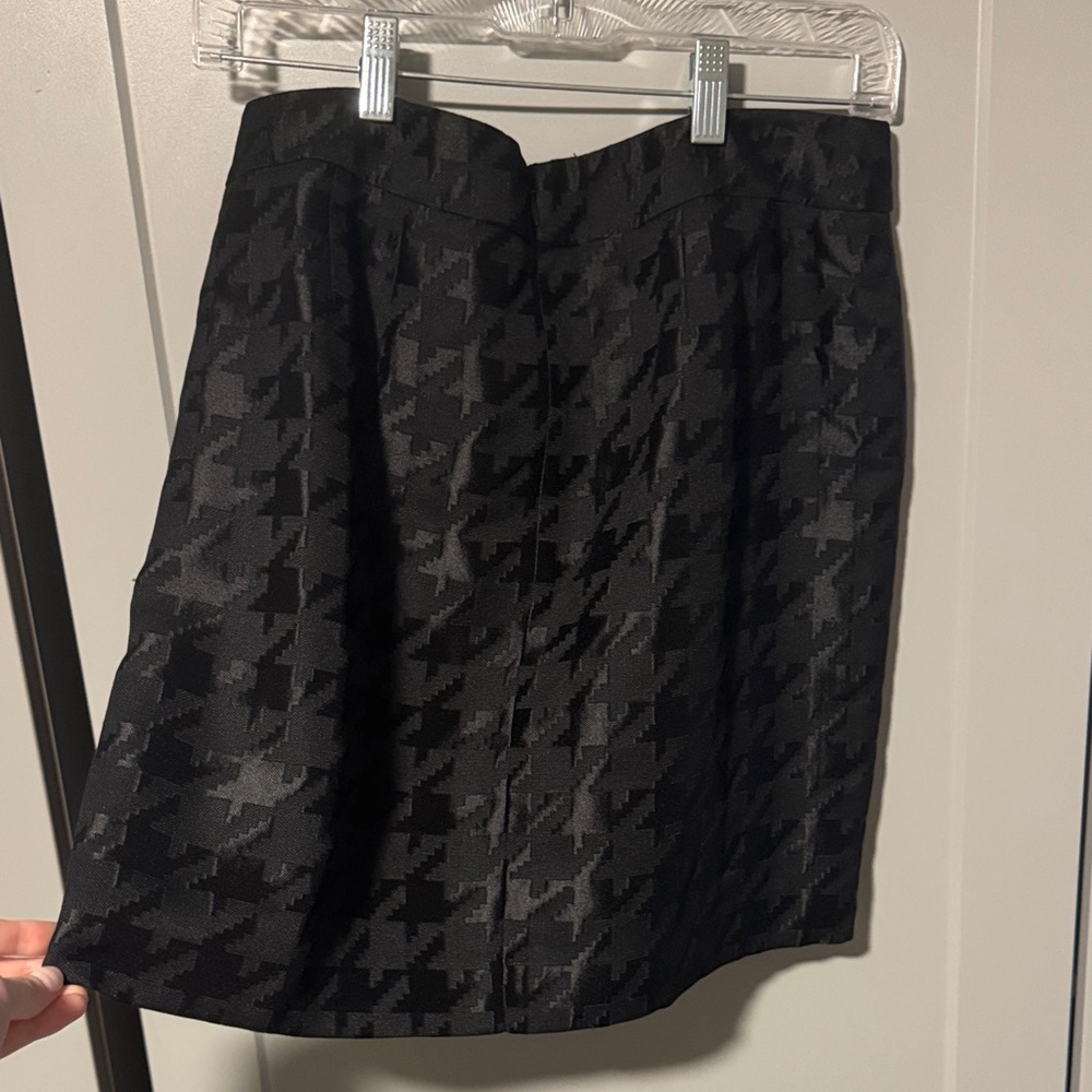 LOFT Black Houndstooth Mini Skirt - Picture 3 of 3